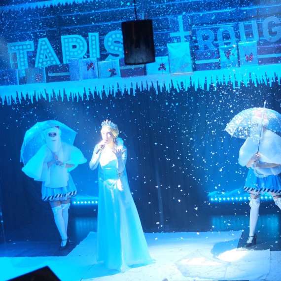 Revue spéciale Fêtes au Cabaret le Tapis Rouge à Limoges